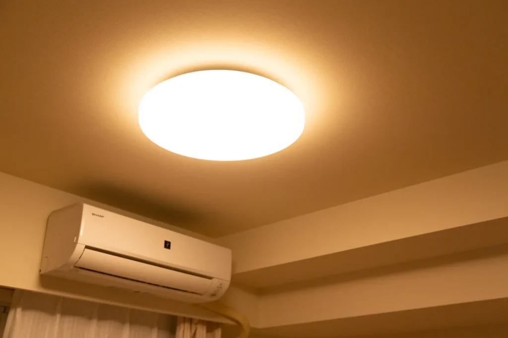一気に部屋がおしゃれに! ライトを複数設置する「一室多灯」の原則を紹介